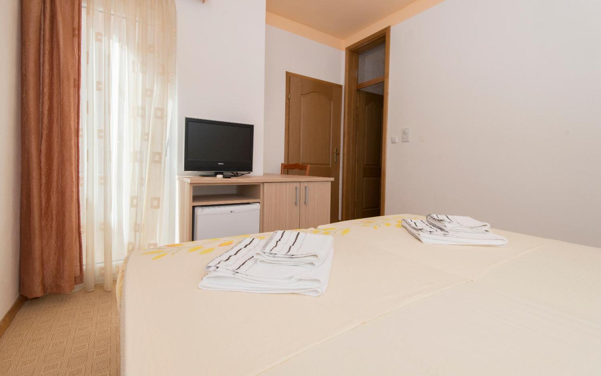 Hotel Ami - M Neum Esterno foto