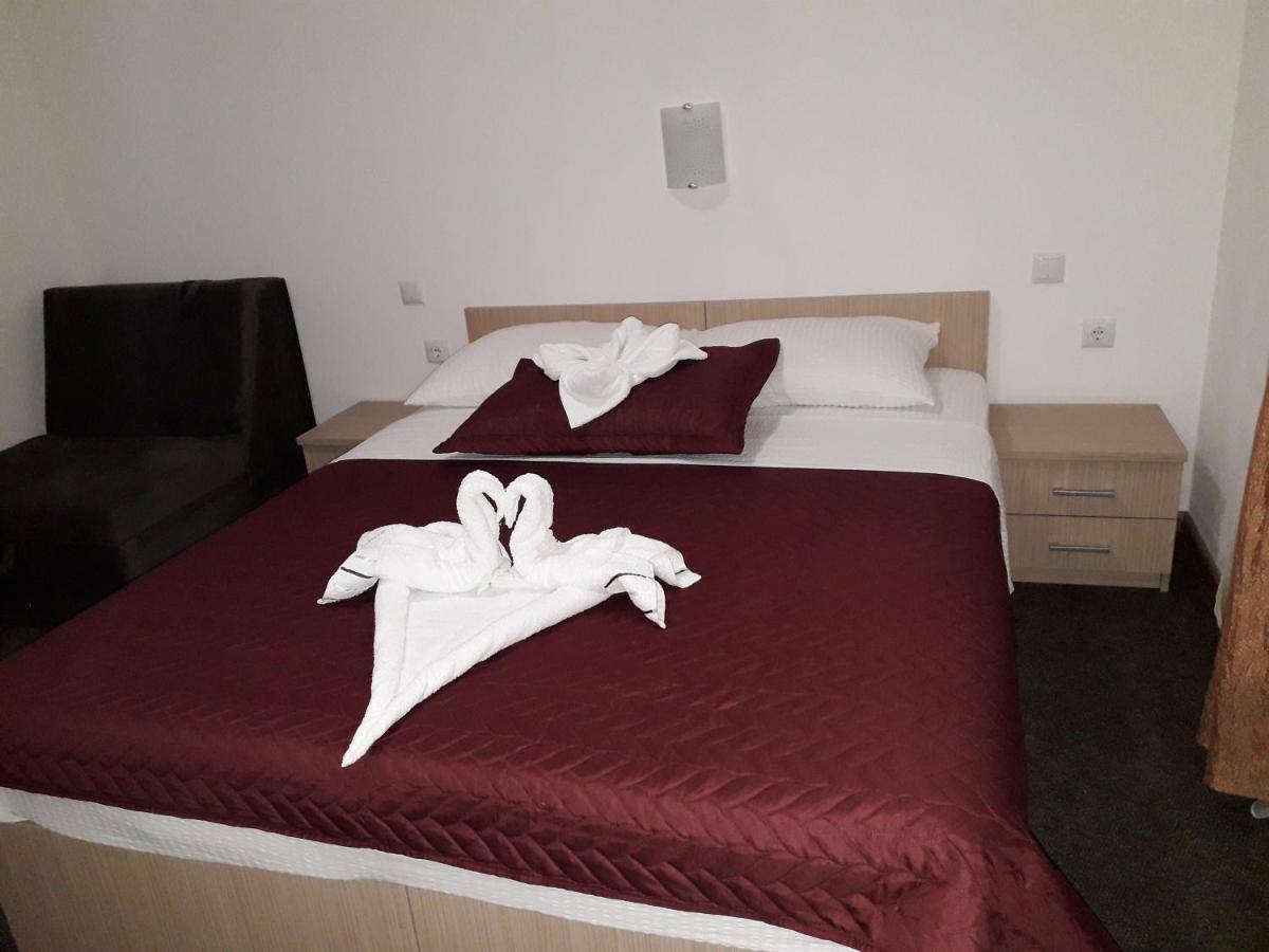 Hotel Ami - M Neum Esterno foto