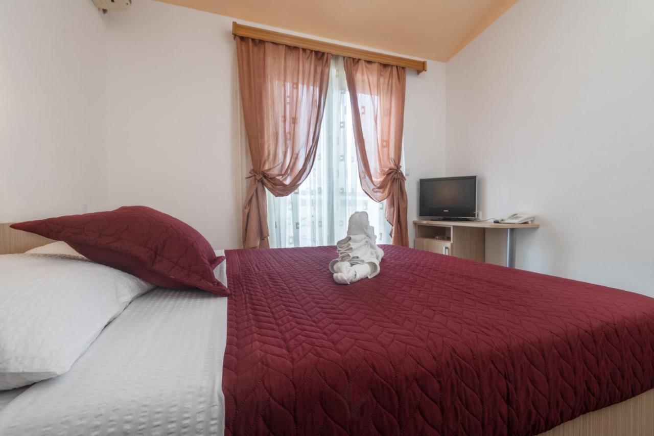 Hotel Ami - M Neum Esterno foto