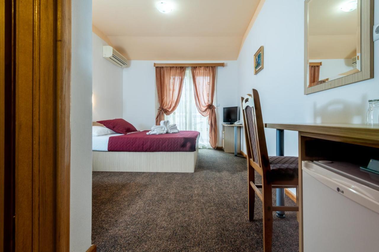 Hotel Ami - M Neum Esterno foto