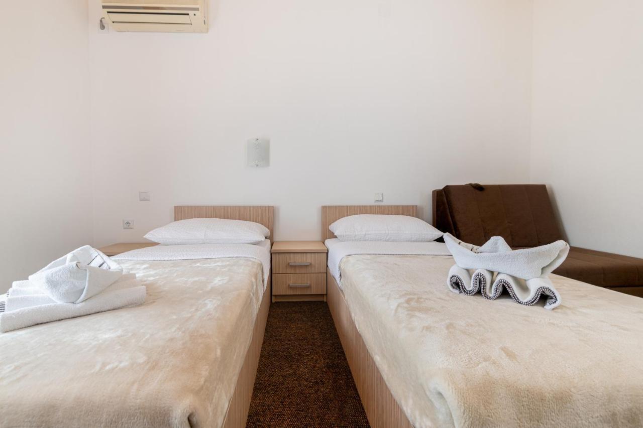 Hotel Ami - M Neum Esterno foto
