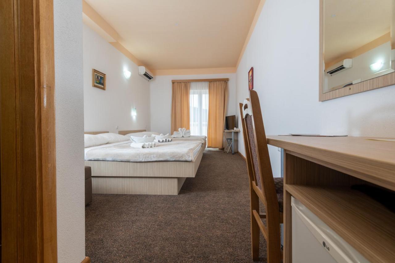 Hotel Ami - M Neum Esterno foto
